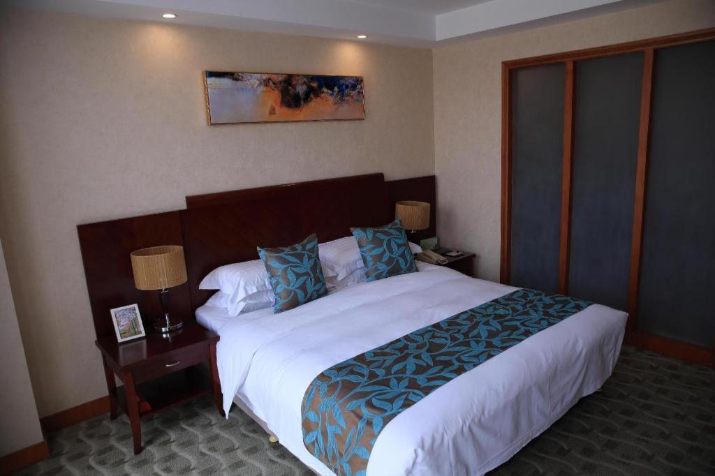 Qingdao Royal Garden Hotel Eksteriør billede