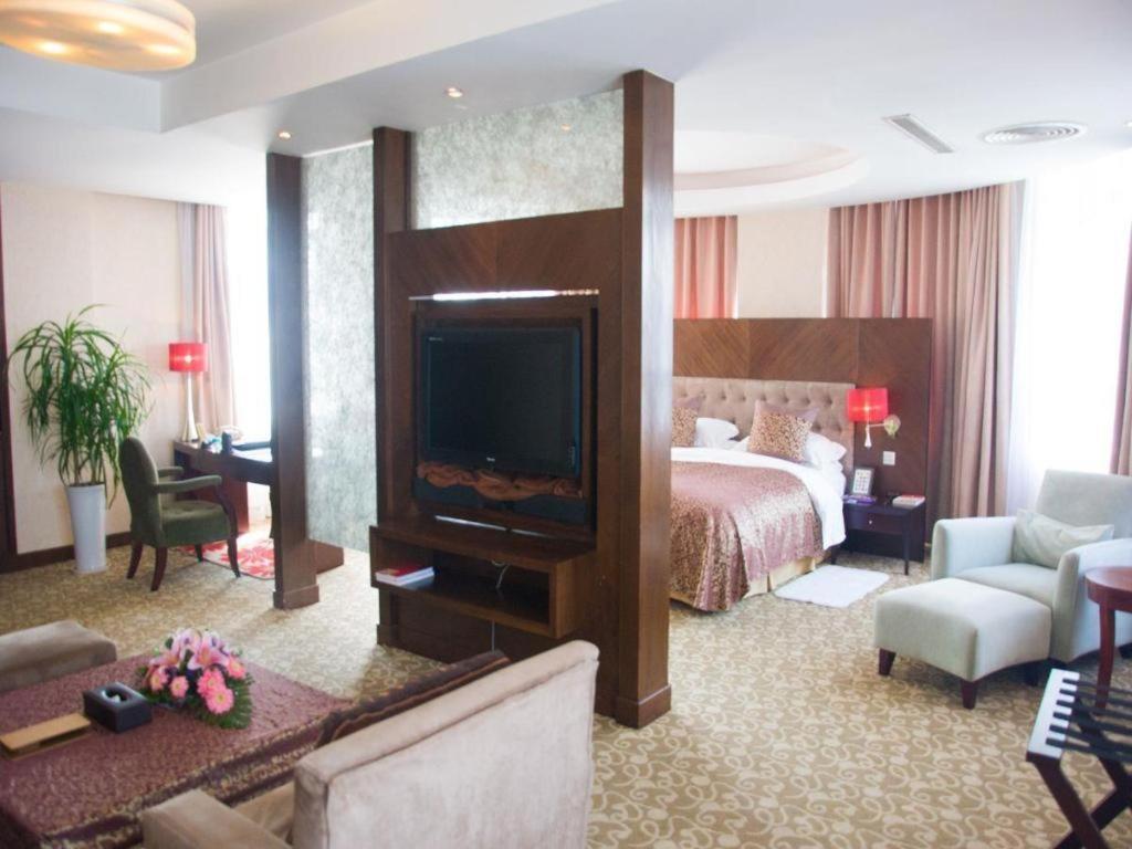 Qingdao Royal Garden Hotel Eksteriør billede