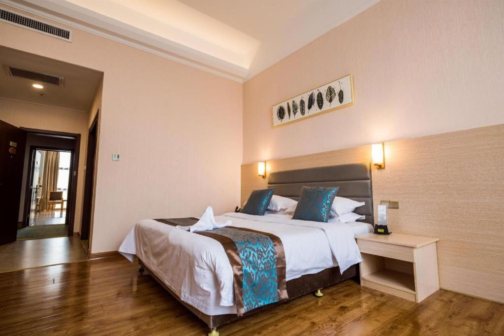 Qingdao Royal Garden Hotel Eksteriør billede